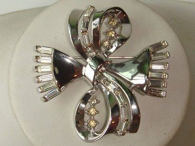 Vintage Crown TRIFARI Rhinestone Rhodium Plated Brooch Pin Baguettes 