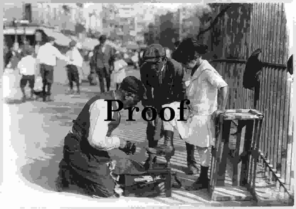 Vintage New York City, Manhattan New York Shoeshine stand 1916 Print