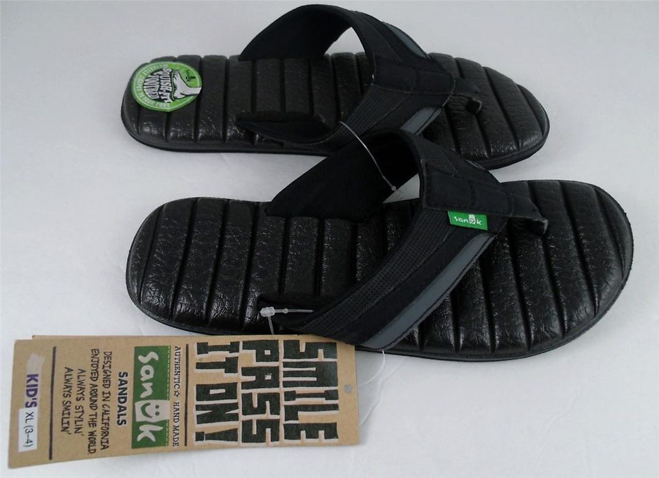 NWT SANUK LITTLE CHUBBY KIDS Black Flip Flops Sandals Shoes Thongs 