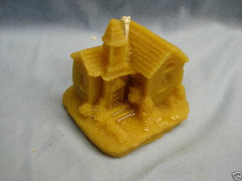 21/2 X 21/2X 21/2 CHURCH WITH STEEPLE BEES WAX CANDLE