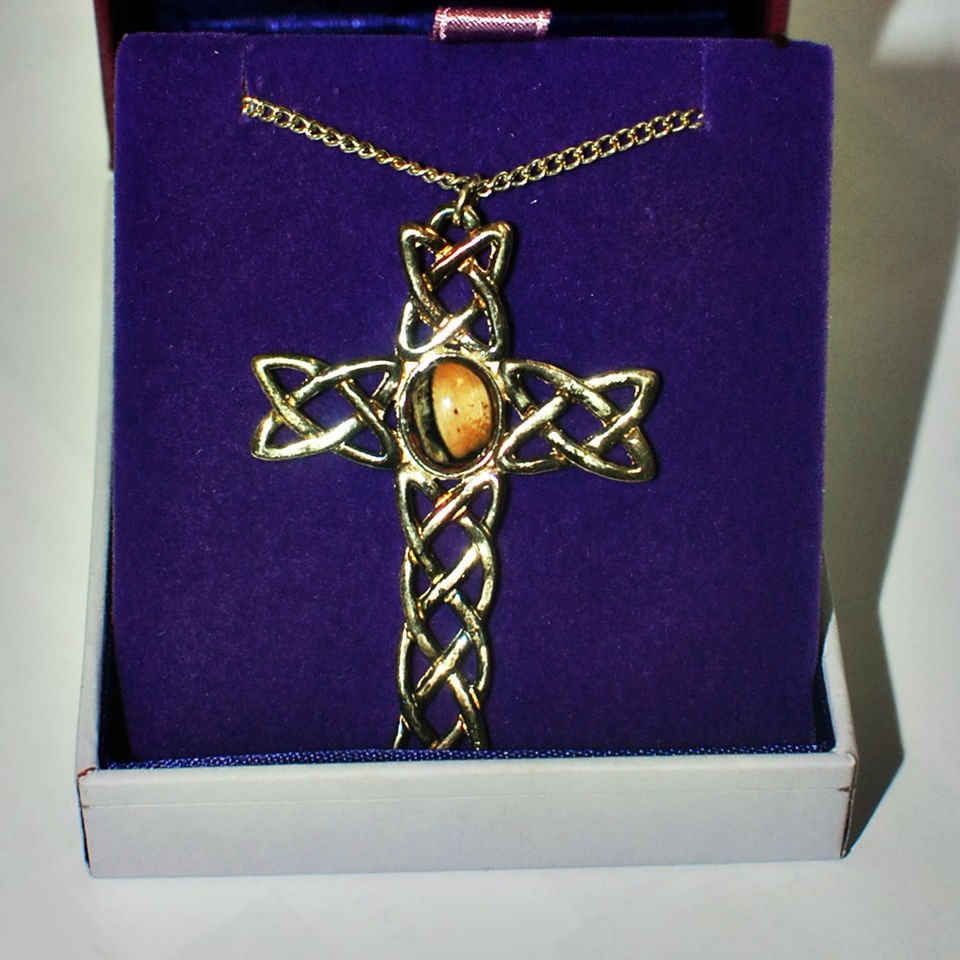 Celtic Gift Celtic Cross Pendant with Natural Scottish Heathergem 