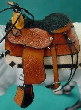 Tool Western Saddles in Miniature Patterns included