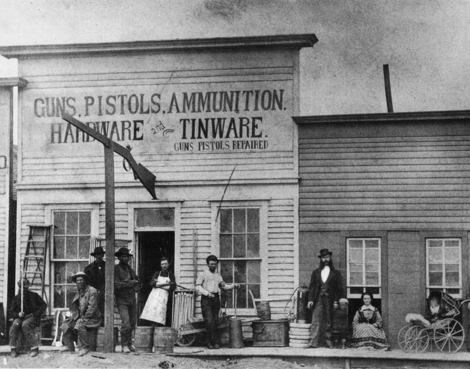 DODGE CITY GUN PISTOL AMMUNITION WILD WEST GUNFIGHTER DODGE CITY PHOTO 