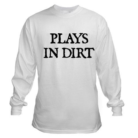 PLAYS IN DIRT FUNNY FARMER FARMING TRACTOR LONG SLEEVE T SHIRT