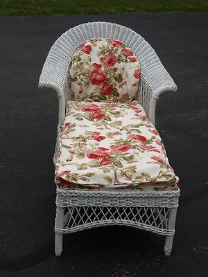 ANTIQUE DEPRESSION WICKER WHITE CHAISE