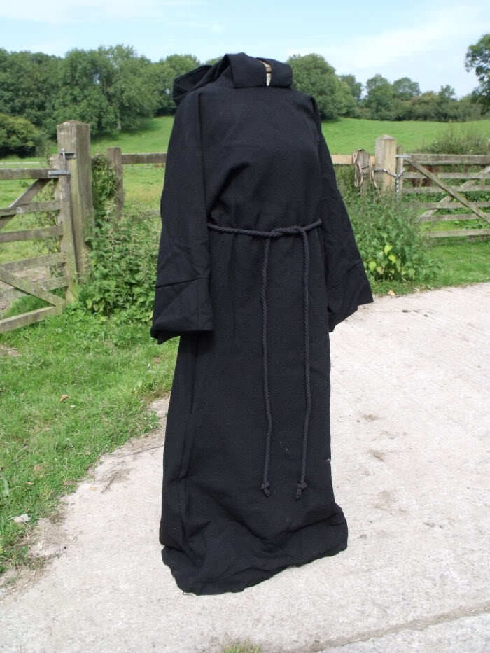 BLACK ROBE/PAGAN/JED​I/WIZARD/KNIGH​T/LARP/HALLOWE​EN ♥