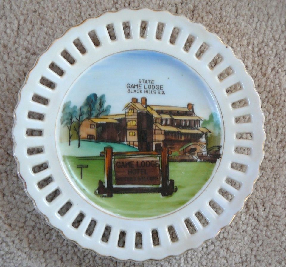 SOUTH DAKOTA BLACK HILLS   STATE GAME LODGE   1950s Hand Painted 