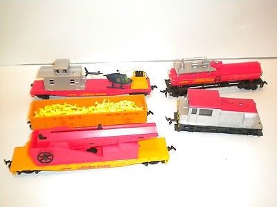   HO Scale Model Railroad   FireFox Train set   Locomotive Engine 4 cars