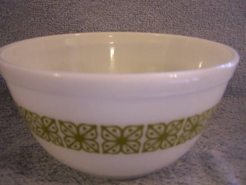 pyrex square flowers verde green 1 1 2 qt mixing