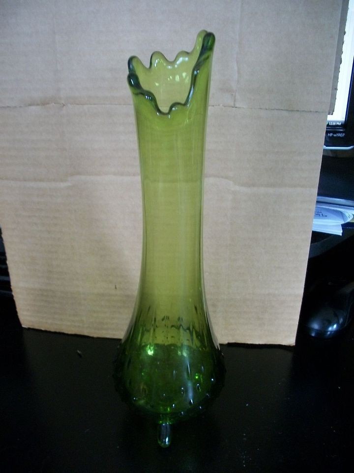 VINTAGE ART GLASS GREEN HOBNAIL STRETCH GLASS FOOTED VASE