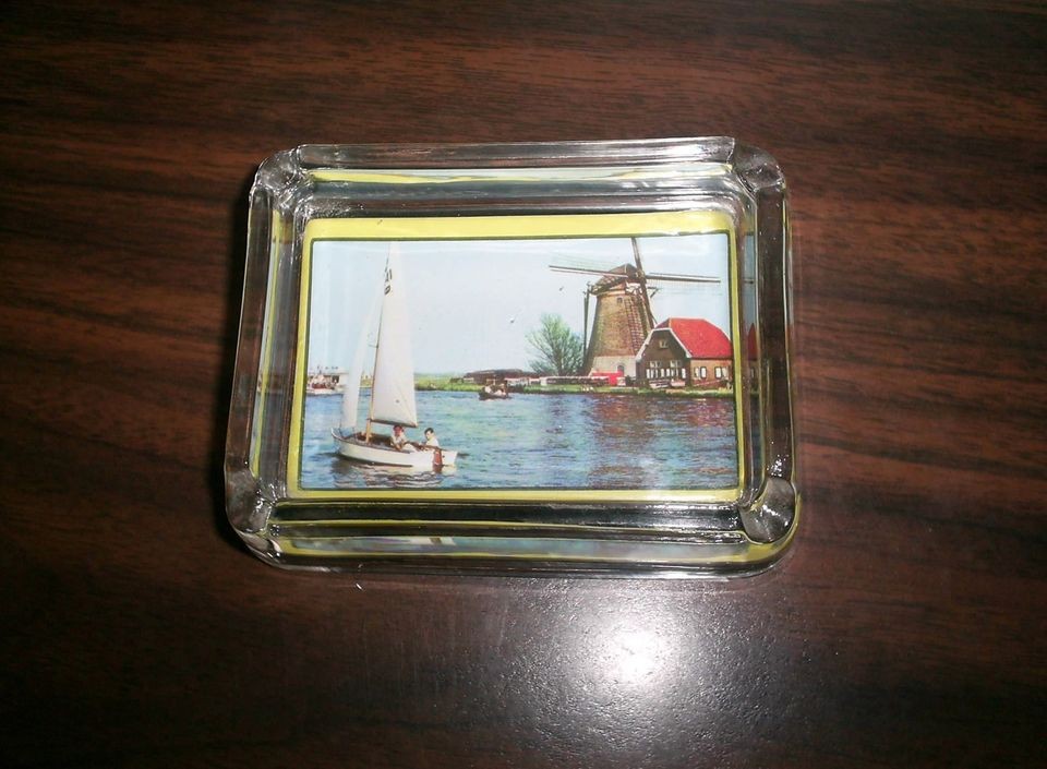 SAIL BOAT CARD UNDER GLASS IN A NEAT ASHTRAY OR COIN TRAY