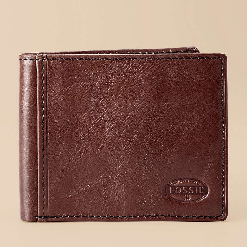 fossil travel wallet in Mens Accessories