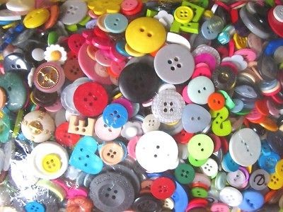   500 NEW Vintage Retro Plastic BUTTONS Lot Wholesale Bulk Crafts Sewing