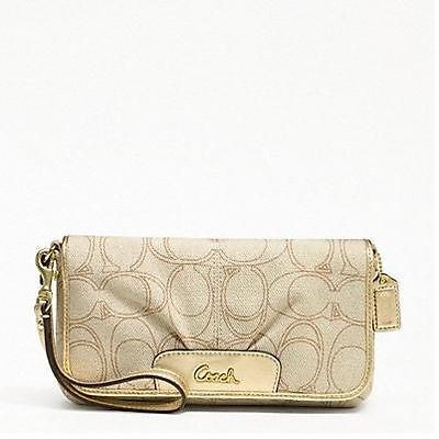 NWT Coach#47477 Linen Signature Large Flap Wristlet, Gift receipt/Gift 