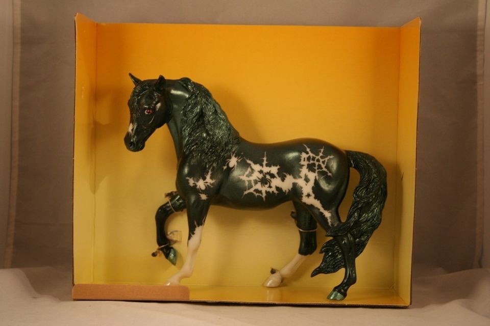 Spooky Breyer #710003 Merry Widow Halloween Horse In Box 2003
