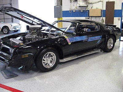 Pontiac  Trans Am 2 door 1977 Pontiac Trans Am by owner only 1,012 