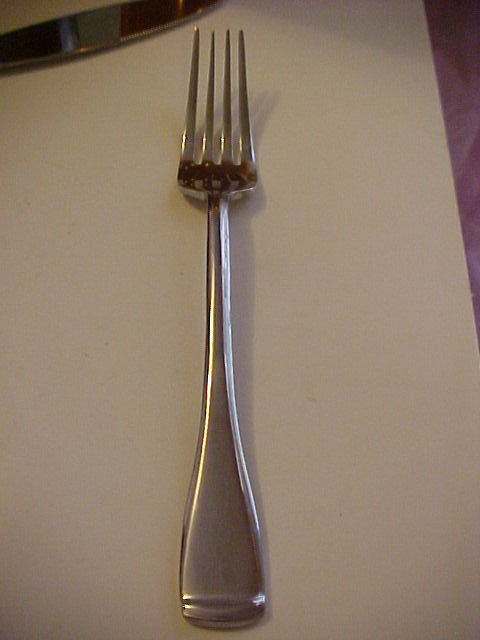 NEW ONEIDA FORTE STAINLESS DINNER FORK  DISCONTINUED  7 3/4
