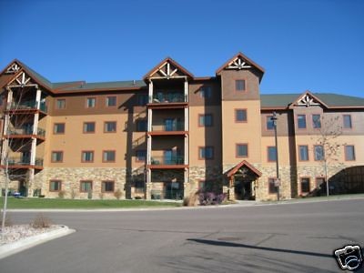   Bed Dlx Wyndham Glacier Canyon Wisconsin Dells Water Parks 3 Nights