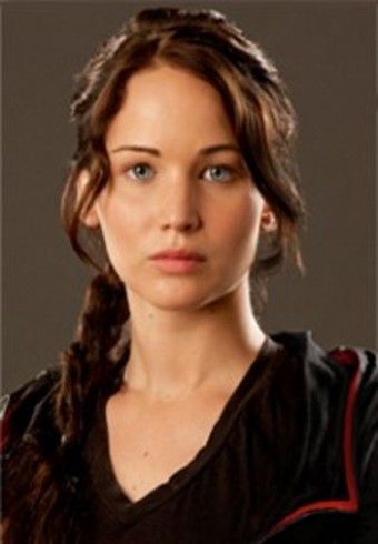 Jennifer_Lawrence_as_Katniss_Everdeen_The_Hunger_Games_promotional 