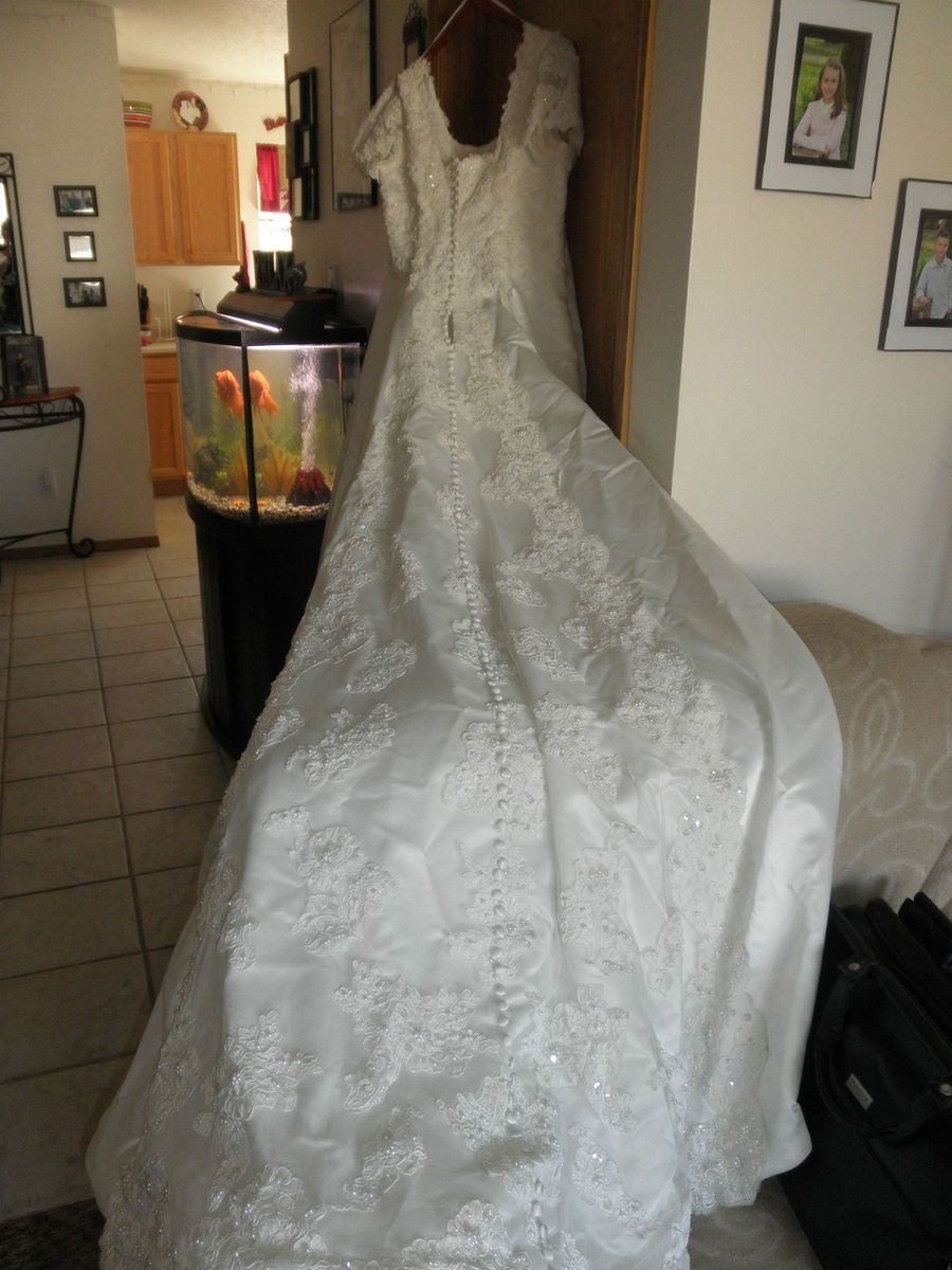 Women Plus Wedding Dress 24W Alfred Angelo Off White