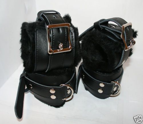 Locking Fur Lined Leather Wrist Ankle Cuffs New