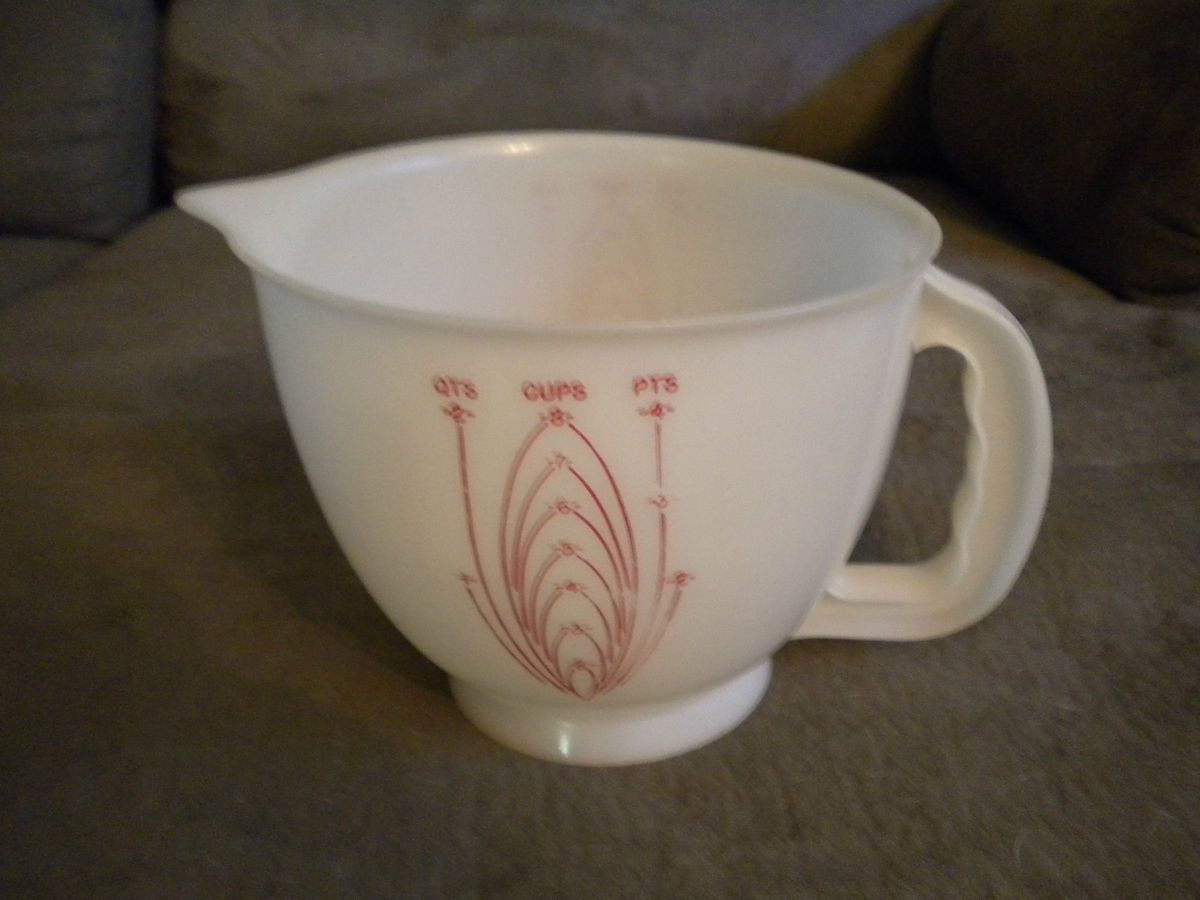 Vintage Tupperware 8 Cup Mix N STOR Measuring Cup