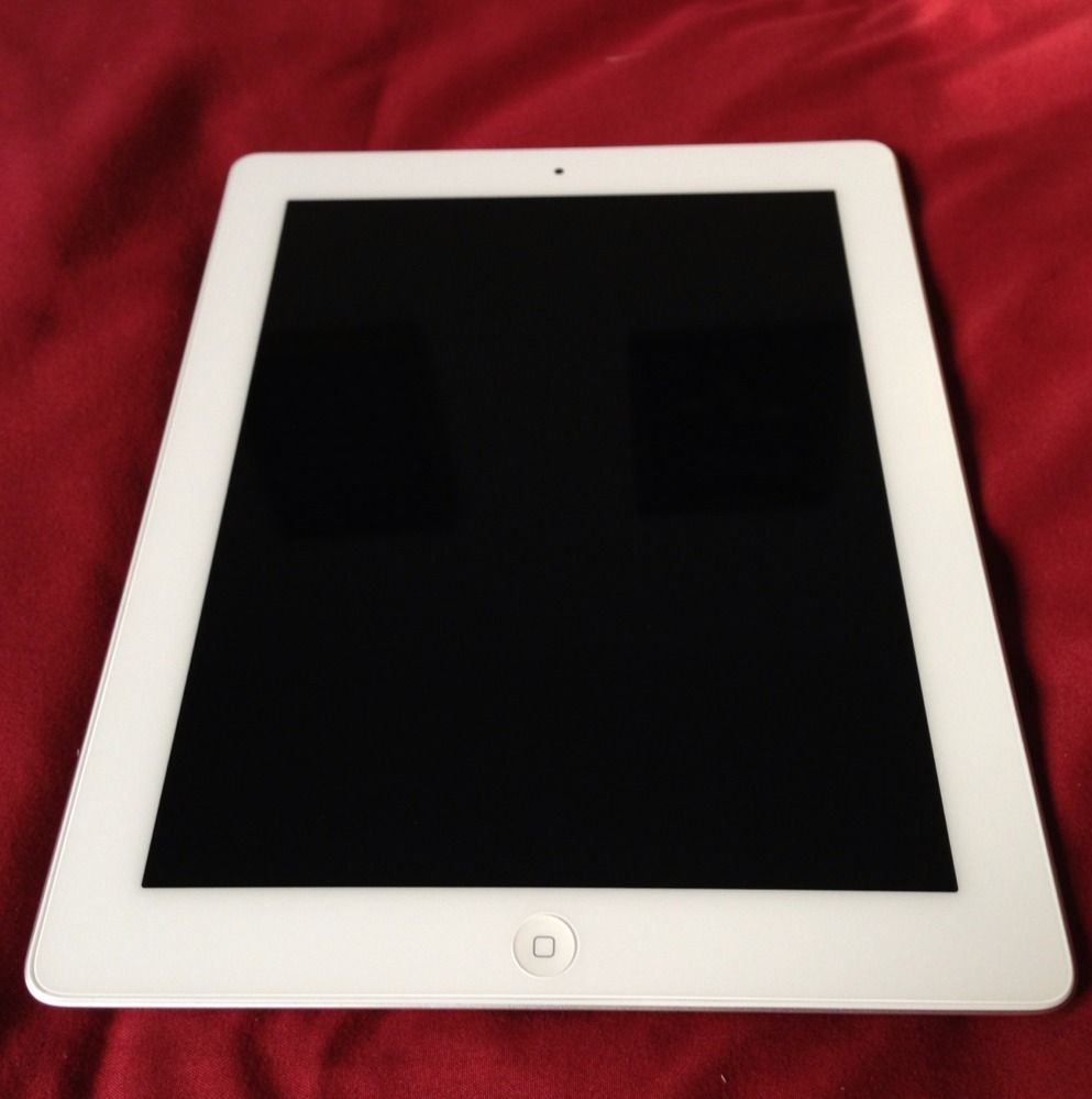 Apple iPad 2 64GB Wi Fi 3G Verizon 9 7in White MC987LL A