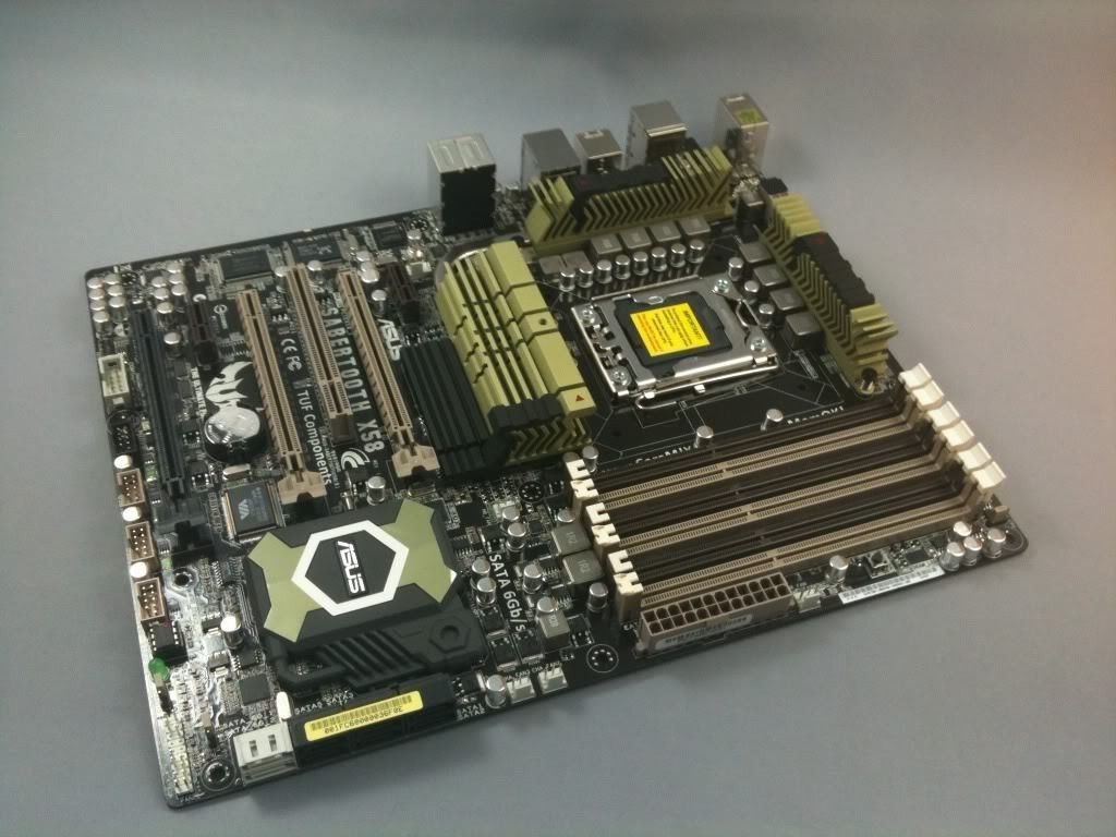 Asus Sabertooth x58 LGA1366 Motherboard with Accessories