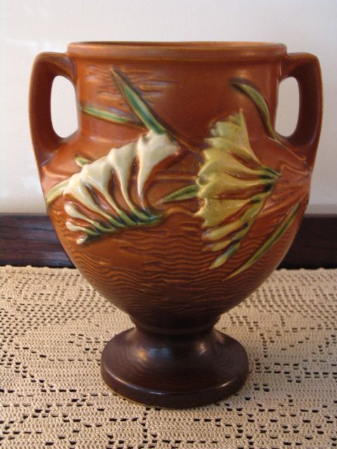 Roseville 1942 Freesia Vase Marked 196 8 Tangerine