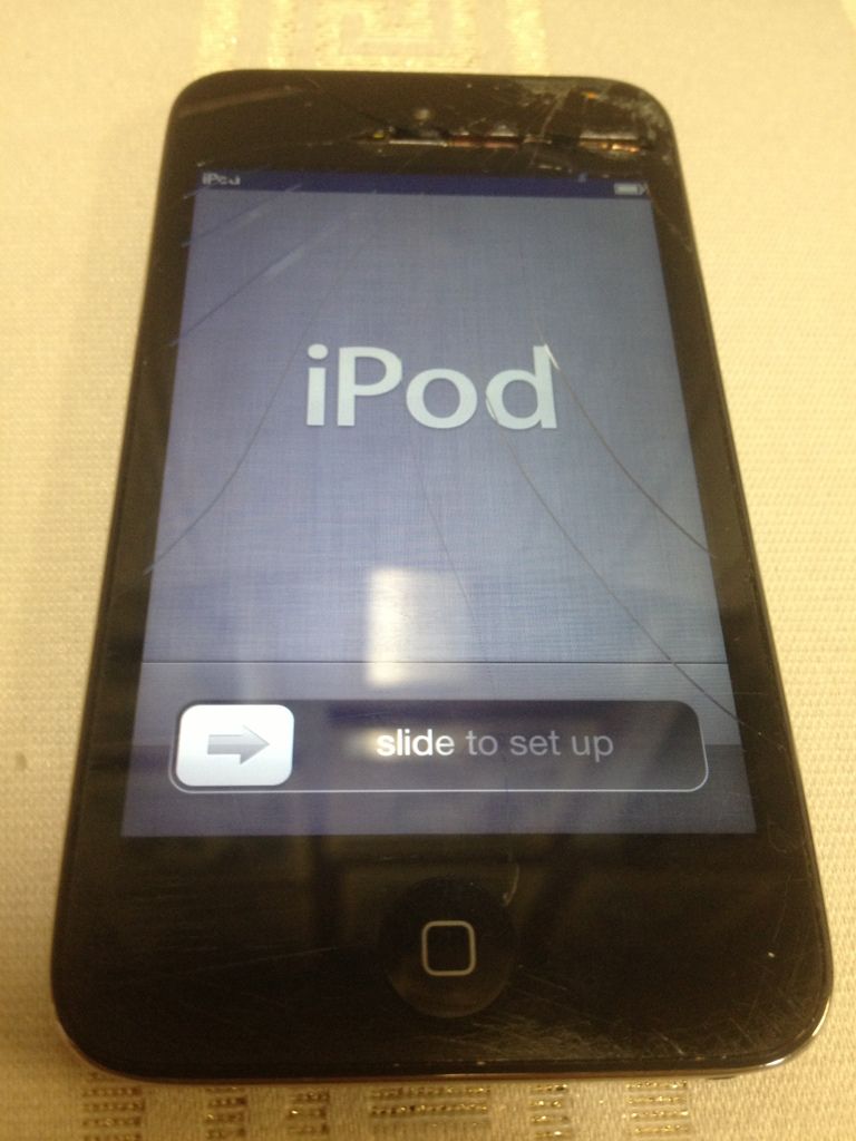 Apple iPod Touch 4th Generation Black 8GB Crack Screen Working Sold as 