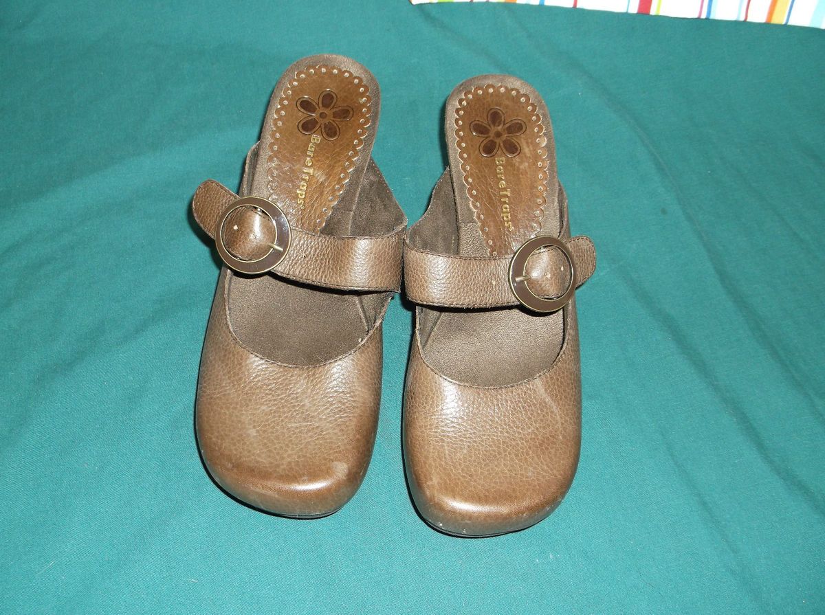 Bare Traps Brown leather Wooden Heeled Slides / Clogs Sz 6M