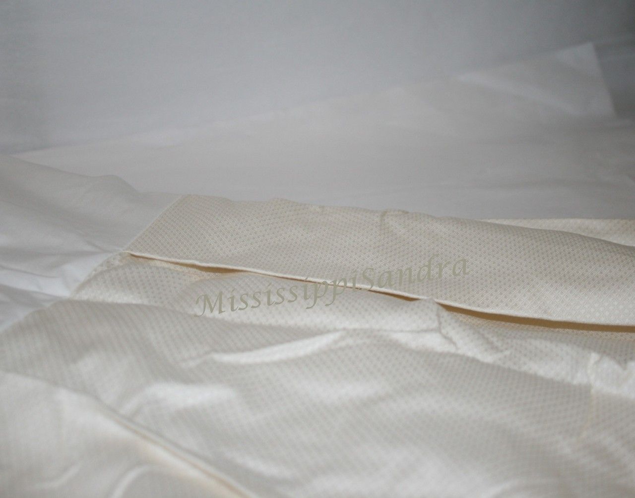 100% Combed Cotton Pique 60x80 with a 15 drop Split Corners 