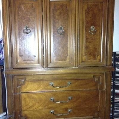 Piece Used Bedroom Set   Dresser, Armoire, 2 Night Stands 