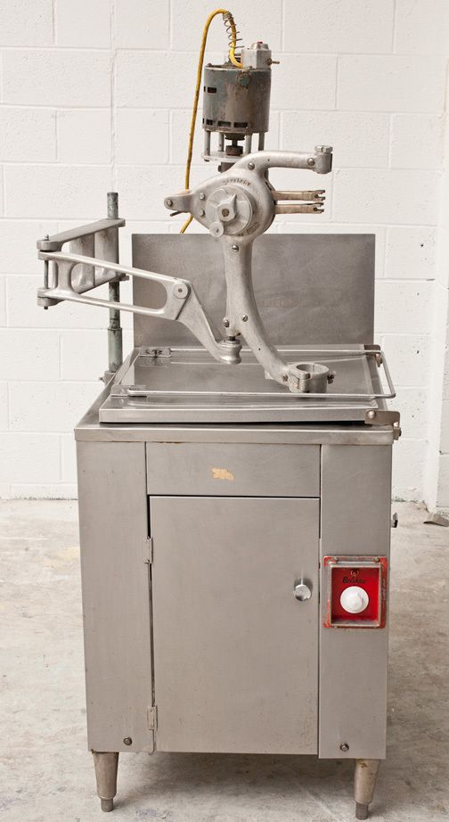 BELSHAW 718 LAG NATURAL GAS FIRED OPEN KETTLE PRESSURE DONUT FRYER 