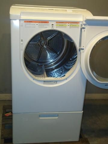 BOSCH NEXXT 300 SERIES 27 ELECTRIC DRYER + pedestal WHITE WTMC3321US