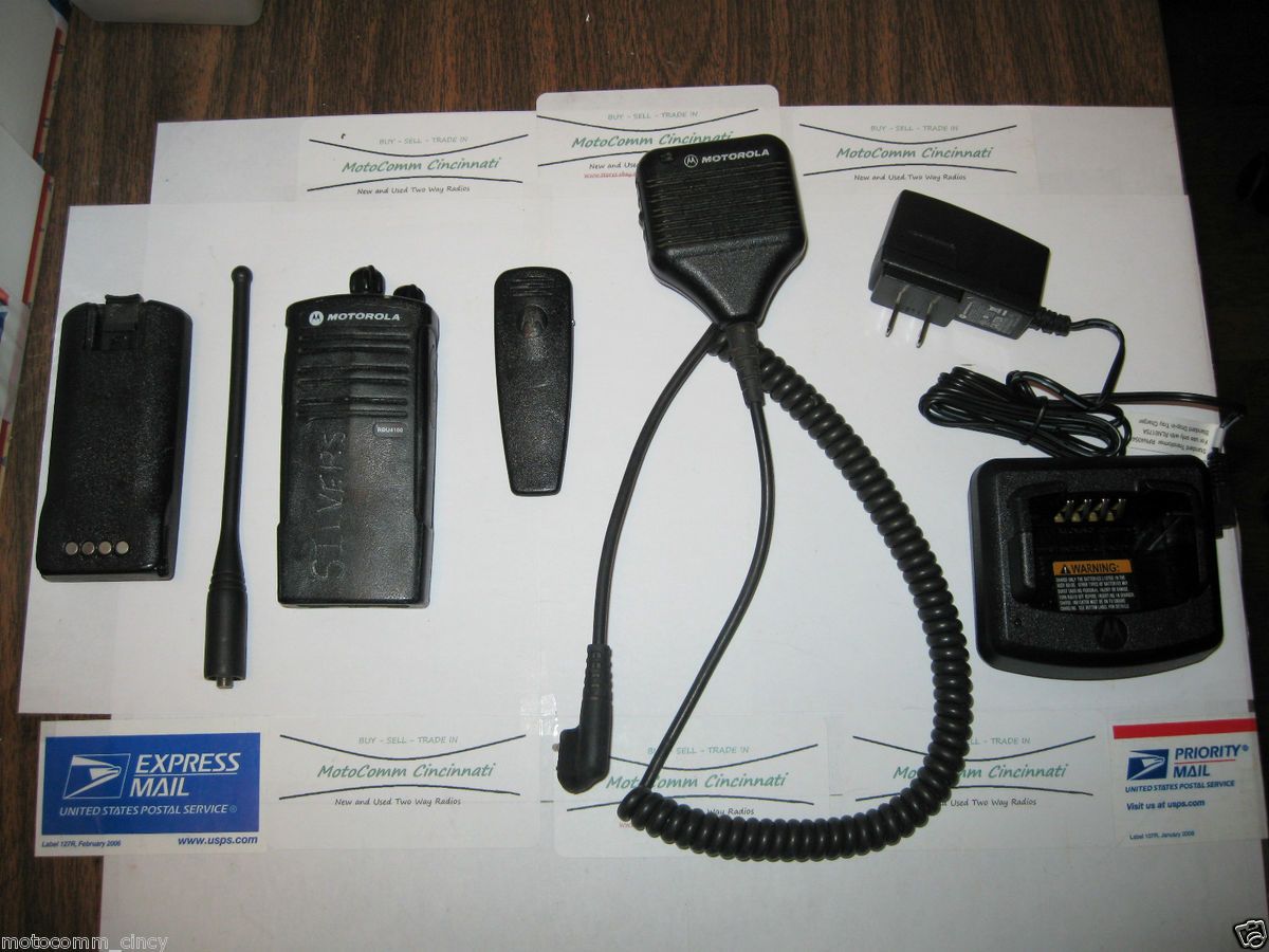   RDU4100 UHF 4W 10 Channel Two Way Business Radio Used w Mic