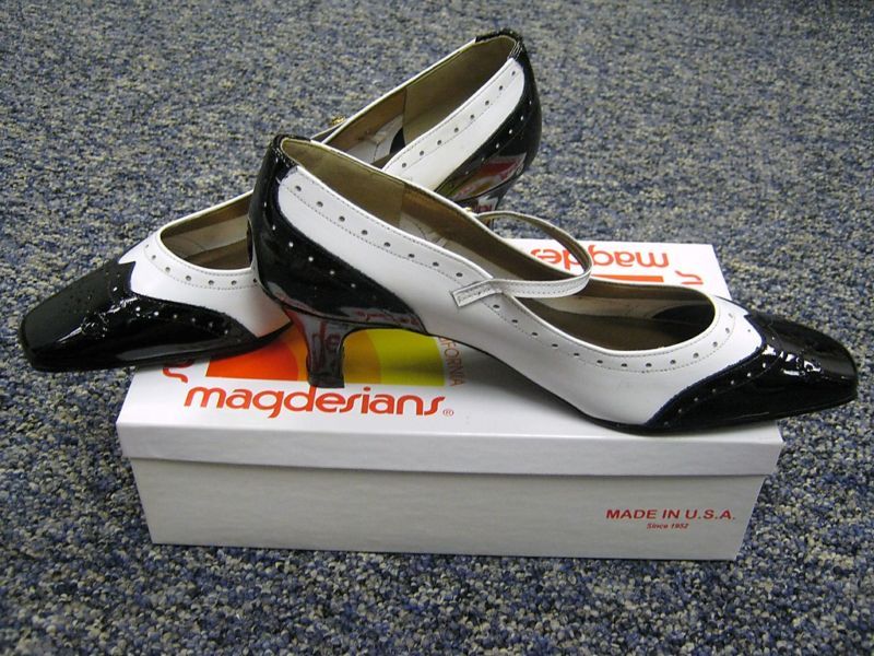 California Magdesians Womens Pump White Black 10 5 New