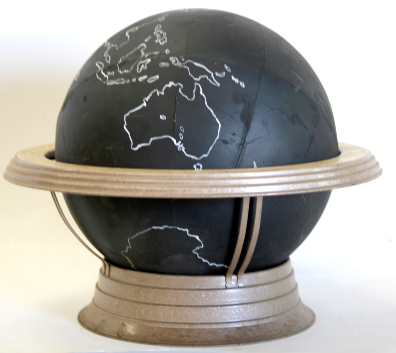 VINTAGE BLACK TERRESTRIAL SCHOOL GLOBE 12 1940s cannon ball