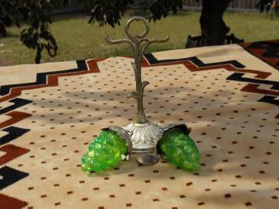 Vintage Collectables Hanging Grapes Salt and Pepper Shaker Set Plastic 