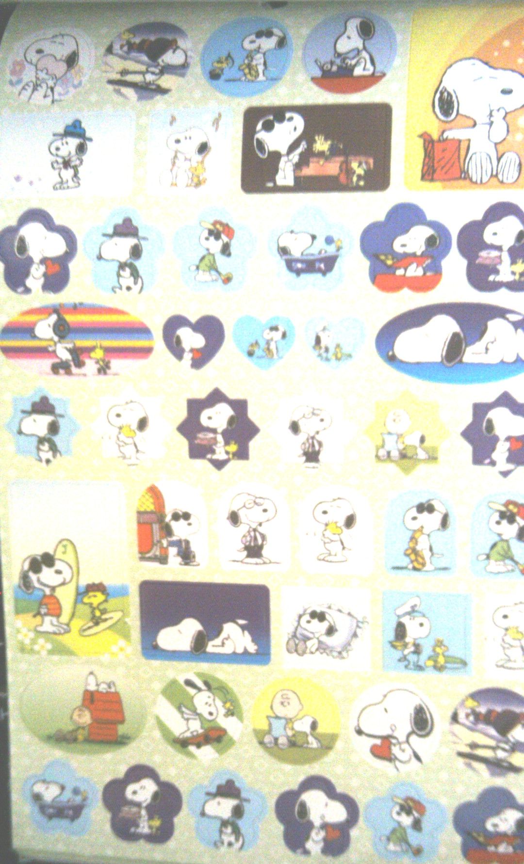   Present Snoopy and Charlie Brown Five Pages 200 Stickers