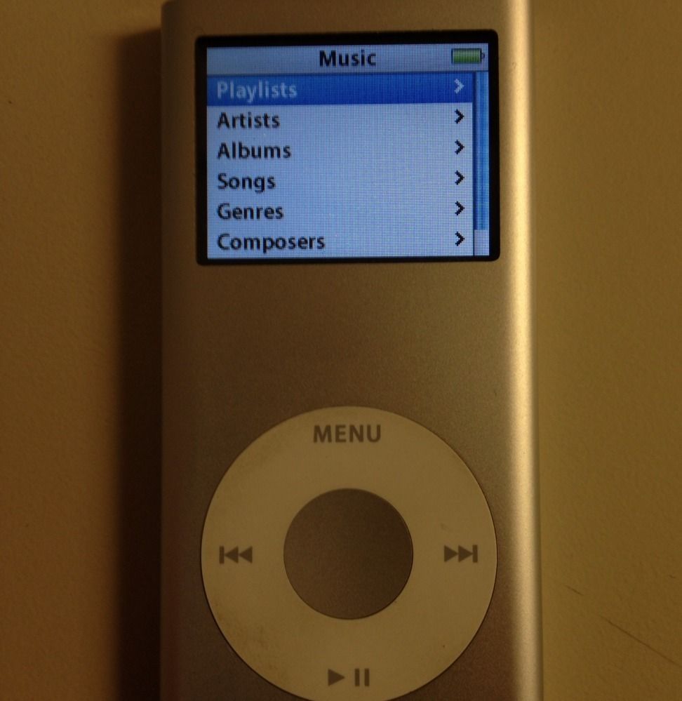 Apple 2nd Generation Silver iPod Nano 2GB Classic Model A1199