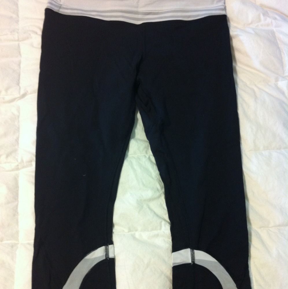 Lululemon Run Inspire ii Crop Black 10 Deep Coal Gray White Stripe Pig