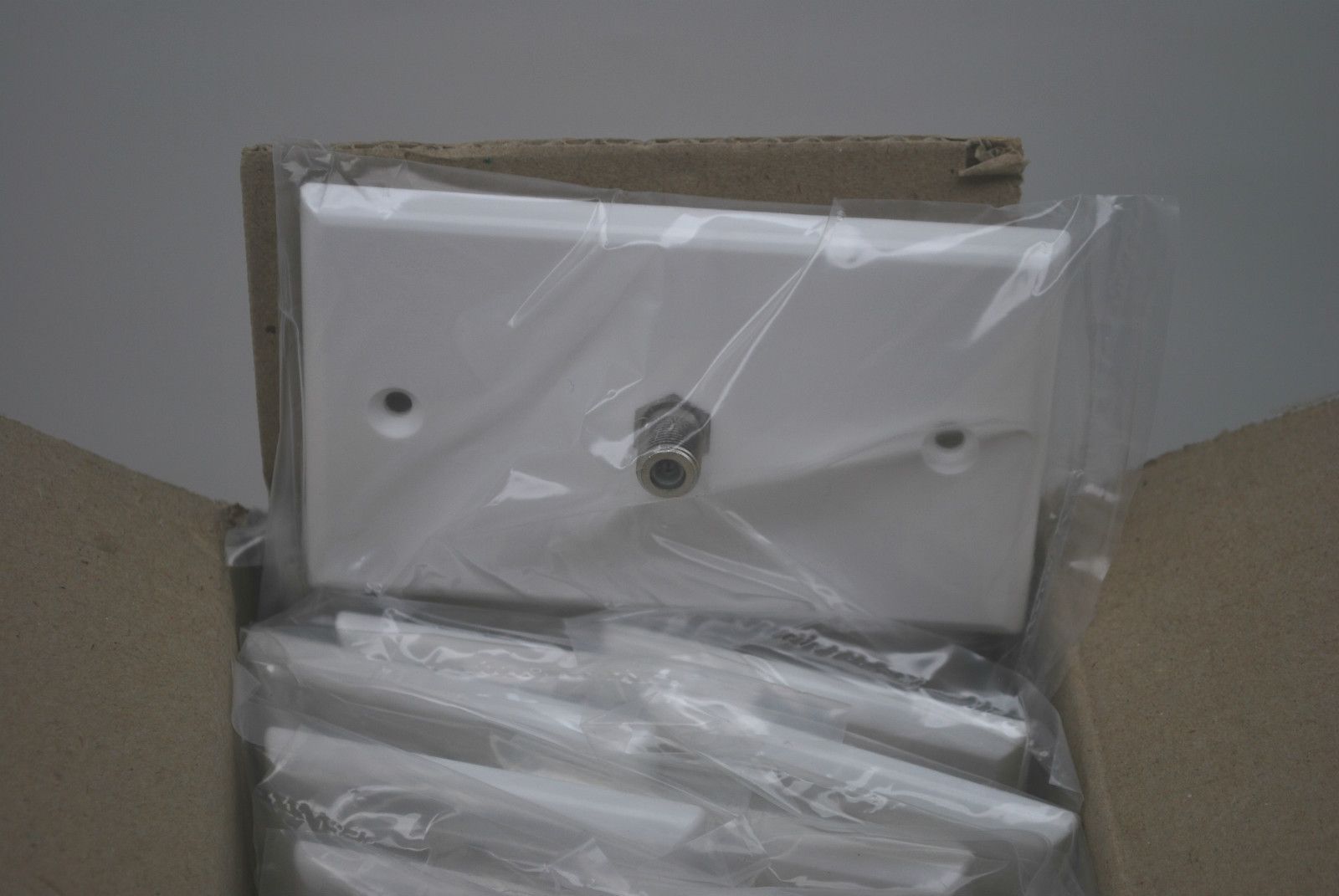 25 New White Coaxial Wall Plate Single Outlet F Connect