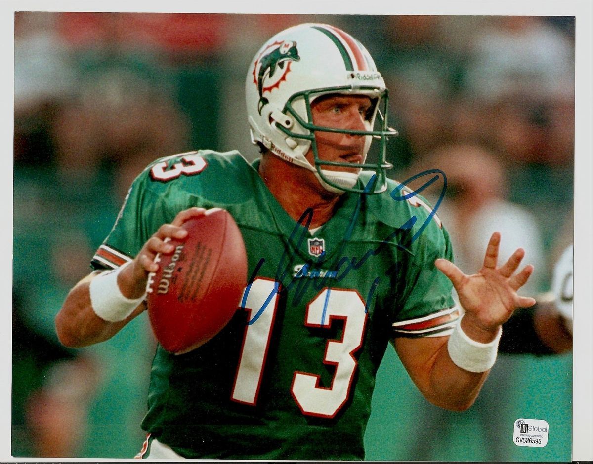 Dan Marino Auto 8 x 10 Picture GAI Authenticated