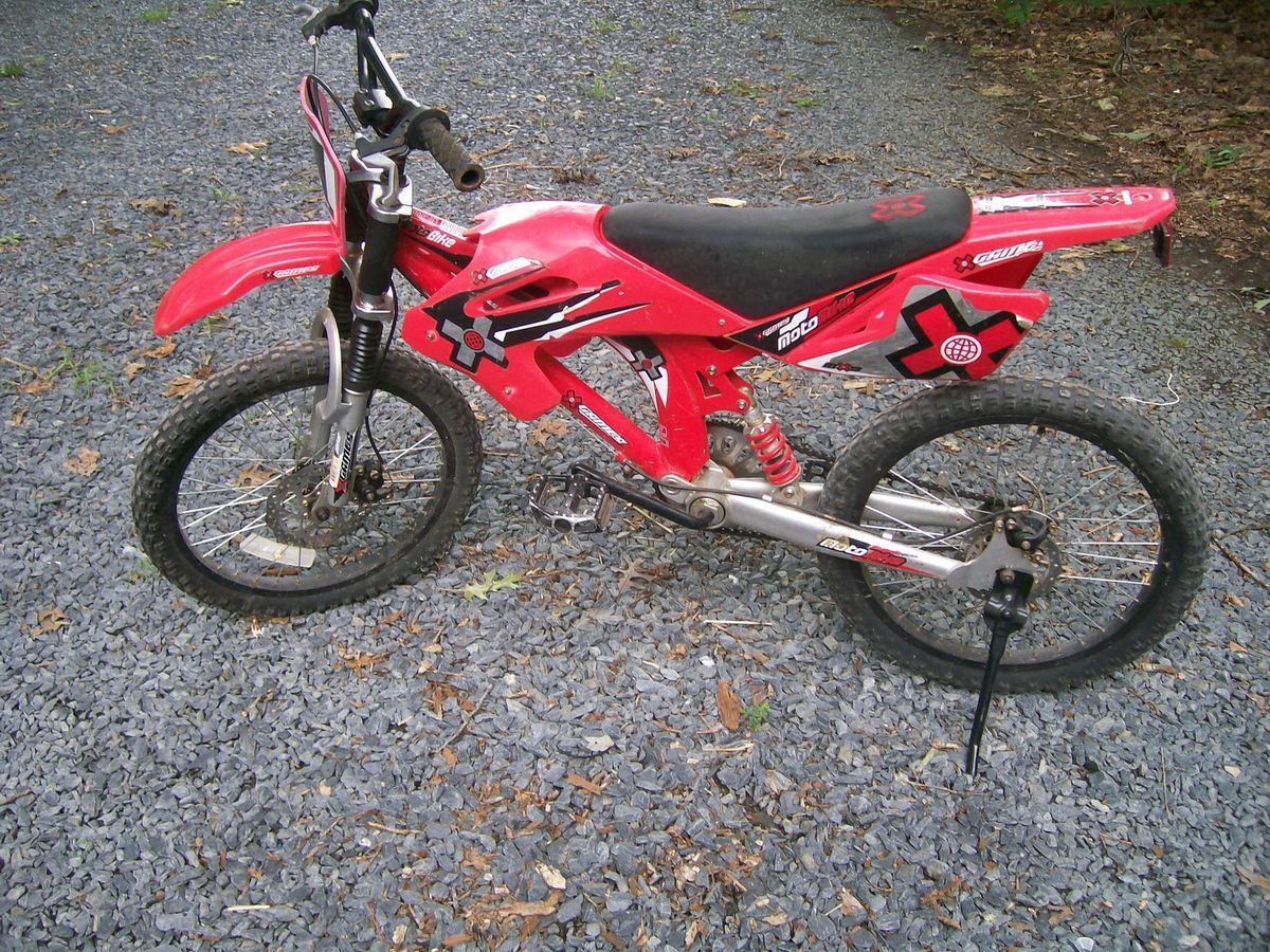 Games BMX Moto Bike 20 in Bike Disc brakes Looks like dirt bike