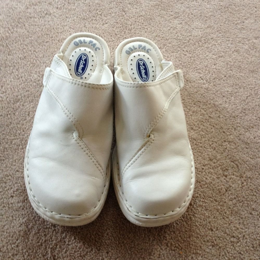 Dr. Scholls White Nurse Work Shoes Clogs Slides   GUC   Size 7.5