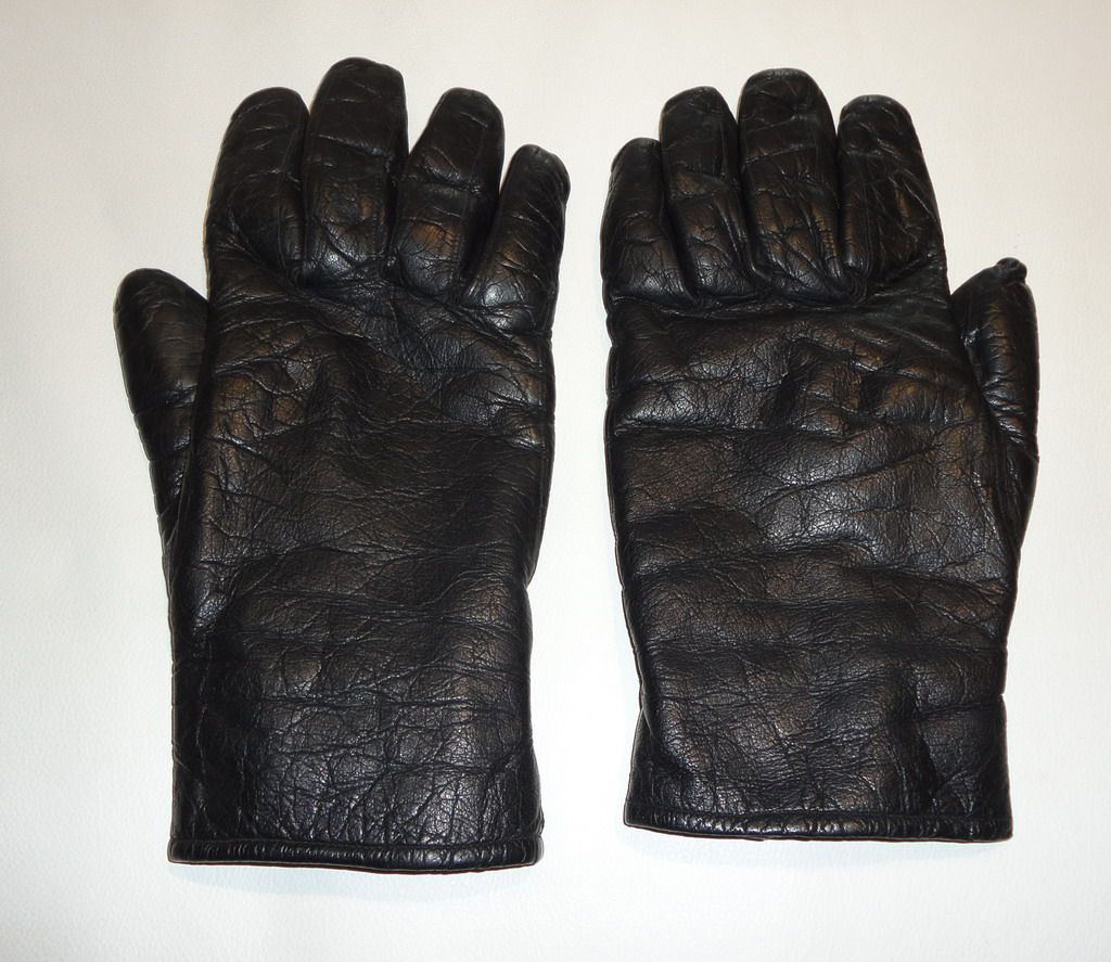  gloves in amazing good condition don t miss to bid on this pair enjoy