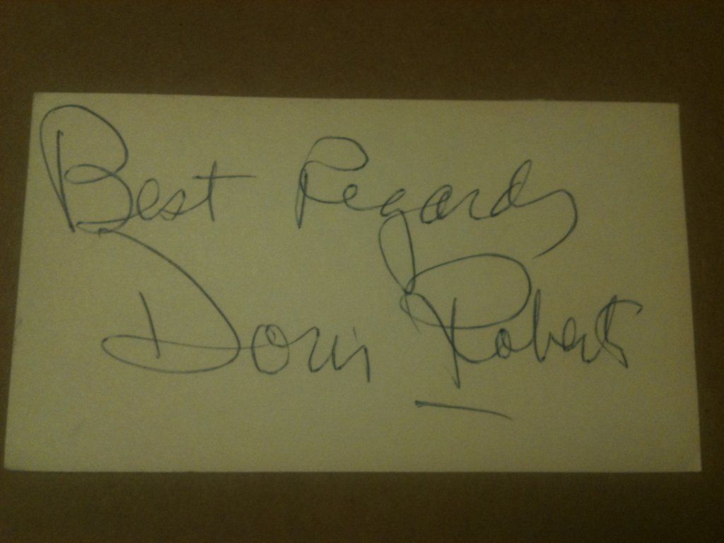 Doris Roberts actress Signed cut Autograph. Original autograph on a 3