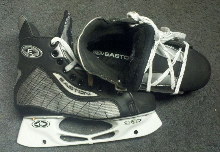 Easton Ultra Lite Razor Bladz Youth Sz 6d Ice Hockey Skates