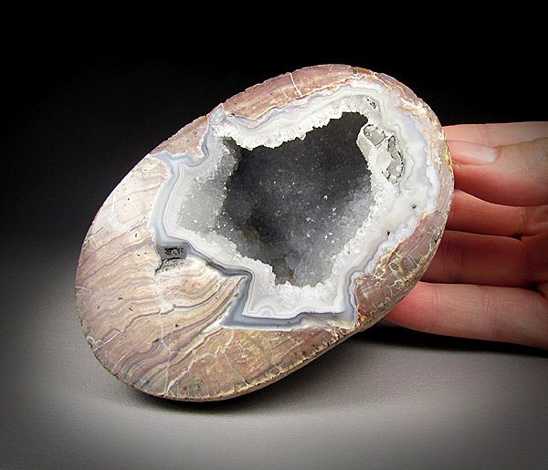 quartz and agate geode dugway geode beds utah specimen description